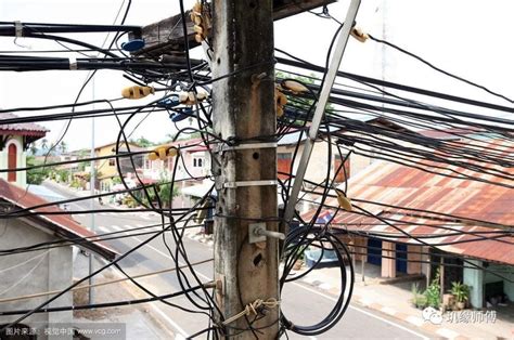 大門右邊有電線桿|住宅大門附近有電線杆 